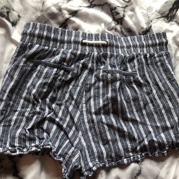 striped paperbag shorts - Picture 3 of 3